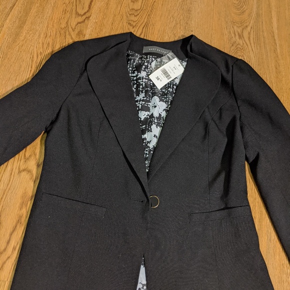 Pretty black blazer - Picture 3 of 4